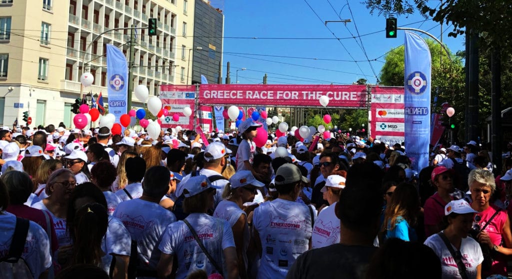 Περισσότερους από 36.000 δρομείς υποδέχθηκε στο Ζάππειο ο 33ος Γύρος Αθήνας που ενώθηκε με το «Race for the Cure», σε έναν αγώνα δρόμου ενάντια στον καρκίνο του μαστού. 