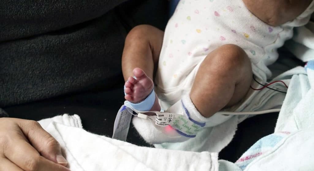 H γέννηση ενός βρέφους χωρίς πρόσωπο συγκλονίζει την Πορτογαλία, καθώς γεννήθηκε (στις 7 Οκτωβρίου) χωρίς μύτη, μάτια και μέρος του κρανίου του, αλλά οι παραμορφώσεις ανακαλύφθηκαν κατά την γέννησή του στο Νοσοκομείο