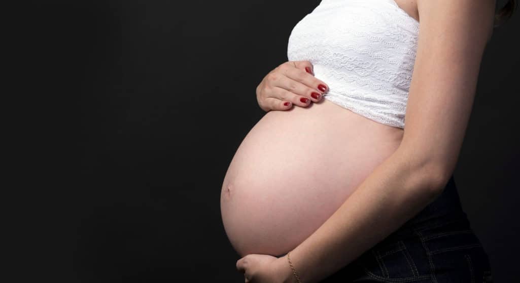 Το επίδομα γέννας των 2.000 ευρώ για κάθε νεογέννητο από την 1η του νέου έτος και μετά θα κλειδώσει σήμερα στο υπουργικό συμβούλιο.