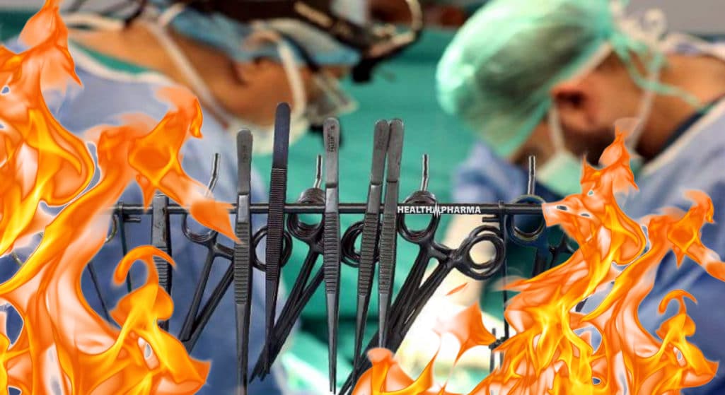 Η διοίκηση του νοσοκομείου Floreasca στη Ρουμανία απέλυσε τον γιατρό, επικεφαλής της χειρουργικής κλινικής, όπου ασθενής έπιασε φωτιά την ώρα του χειρουργείου.
