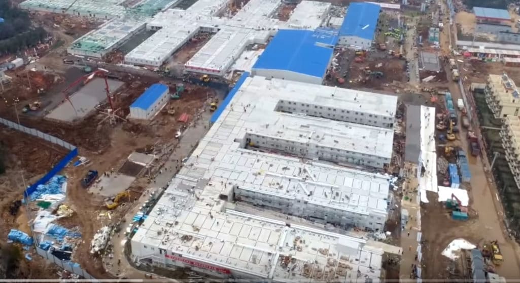 Το νέο νοσοκομείο 1.000 κλινών που κατασκευάστηκε μέσα σε 10 μέρες στην Ουχάν, την πόλη που βρίσκεται στο κέντρο του ξεσπάσματος του νέου κοροναϊού στην Κίνα