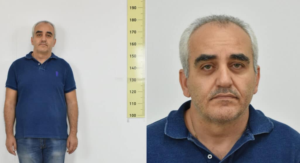 Στη δημοσιότητα έδωσε η Αστυνομία, μετά από διάταξη της Εισαγγελίας Πρωτοδικών Αθηνών, τα στοιχεία και τη φωτογραφία του 47χρονου ψευτογιατρού που πήρε το δρόμο για τη φυλακή.