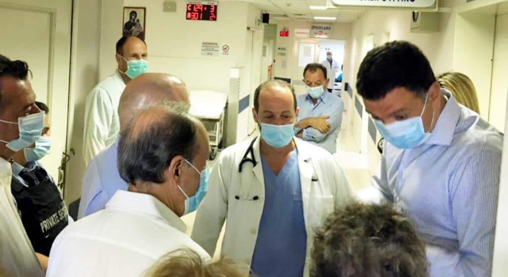 Το Ασκληπιείο Νοσοκομείο Βούλας επισκέφθηκε σήμερα ο υπουργός Υγείας Βασίλης Κικίλιας, όπου συνομίλησε με τους εργαζόμενους, πραγματοποίησε σύσκεψη με τη Διοίκηση και τους Διευθυντές και περιηγήθηκε στους χώρους του Νοσοκομείου.