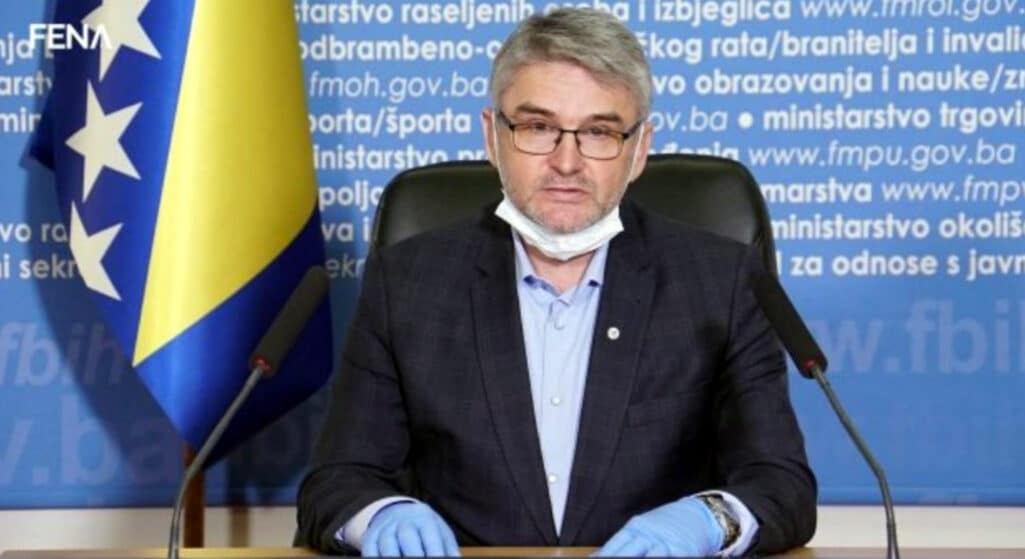 Βόσνιος υπουργός που είχε προσβληθεί από τον νέο κορωνοϊό, έχασε τη μάχη για να κρατηθεί στη ζωή, όπως μετέδωσε η δημόσια τηλεόραση BHRT.