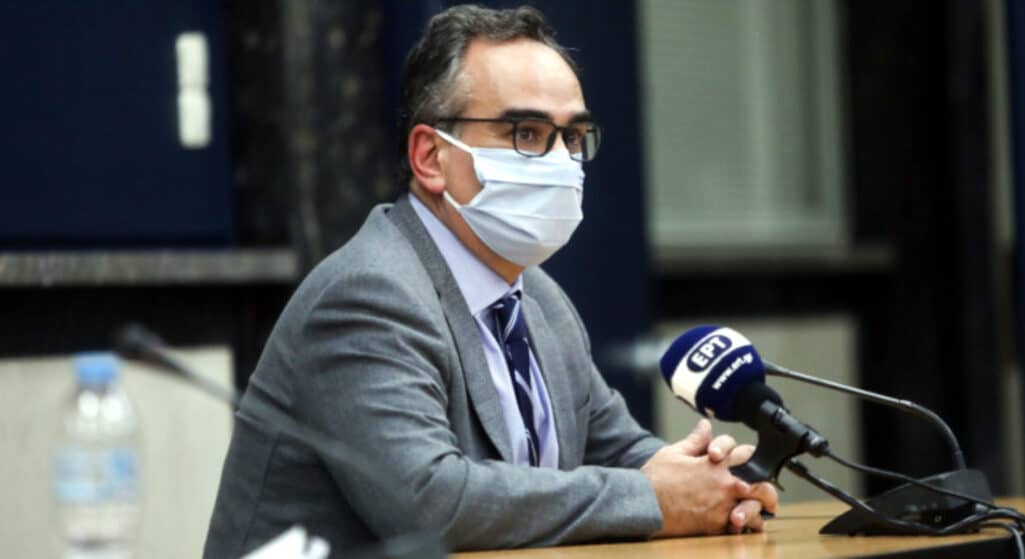 Σε σειρά επίκαιρων ερωτήσεων βουλευτών της αντιπολίτευσης σχετικά με τους χειρισμούς της κυβέρνησης στην αντιμετώπιση της πανδημίας του κορωνοϊού απάντησε στη Βουλή ο υφυπουργός Υγείας, Βασίλης Κοντοζαμάνης.