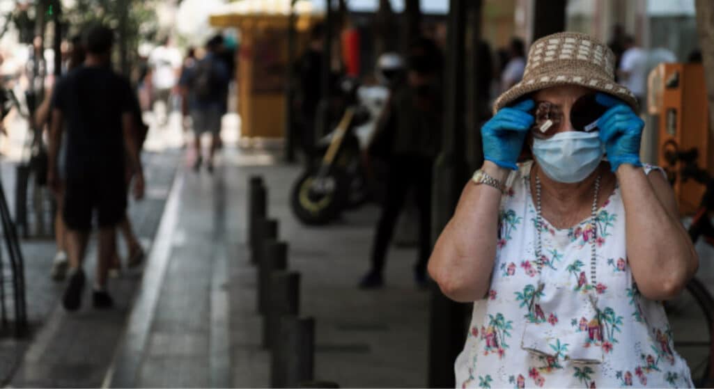 Ολοένα και μεγαλώνει η ανησυχία για τα αυξημένα κρούσματα κορωνοϊού στην Ελλάδα, με τον Εθνικό Οργανισμό Δημόσιας Υγείας (ΕΟΔΥ) να ανακοινώνει 124 κρούσματα