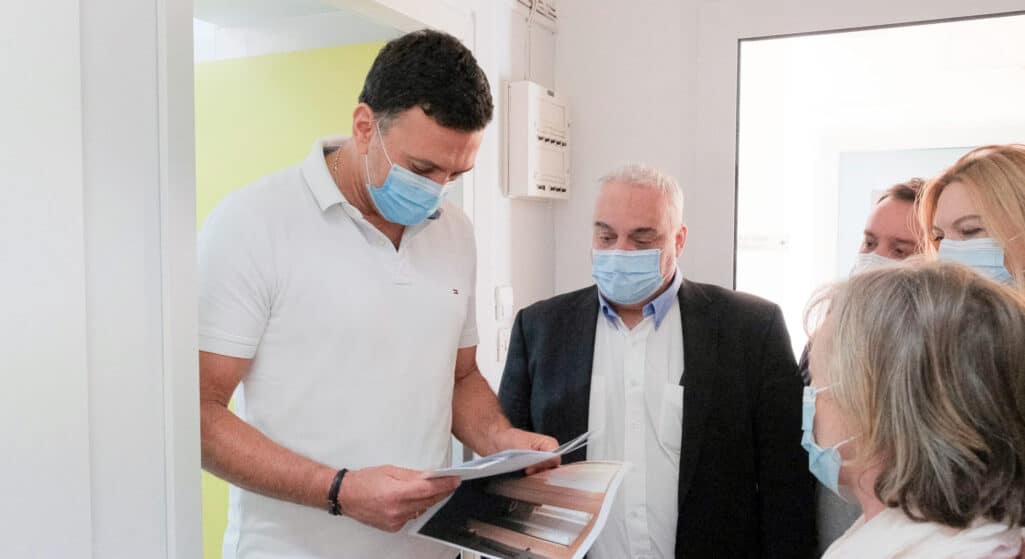 Το Γενικό Νοσοκομείο Παίδων Πεντέλης επισκέφθηκε ο υπουργός Υγείας, Βασίλης Κικίλιας, κατά τη διάρκεια της εφημερίας του, συνοδευόμενος από τη Διοίκηση, ενώ συνομίλησε με εργαζόμενους, νοσηλευόμενους και επισκέπτες.