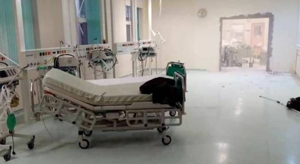 Δραματική είναι η κατάσταση στο πανεπιστημιακό γενικό νοσοκομείο Αλεξανδρούπολης, όπου αυτή τη στιγμή νοσηλεύονται 93 ασθενείς με κορωνοϊό, εκ των οποίων οι 71 σε Μονάδες Covid-19, 18 στη Μονάδα Εντατικής Θεραπείας και τέσσερις στη Μονάδα Ειδικών Λοιμώξεων.