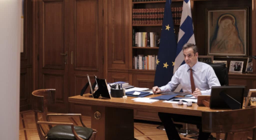 O Πρωθυπουργός Κυριάκος Μητσοτάκης, στο πλαίσιο των τακτικών μηνιαίων ενημερώσεων, πραγματοποίησε τηλεδιάσκεψη με την Πρόεδρο της Δημοκρατίας, Κατερίνα Σακελλαροπούλου.