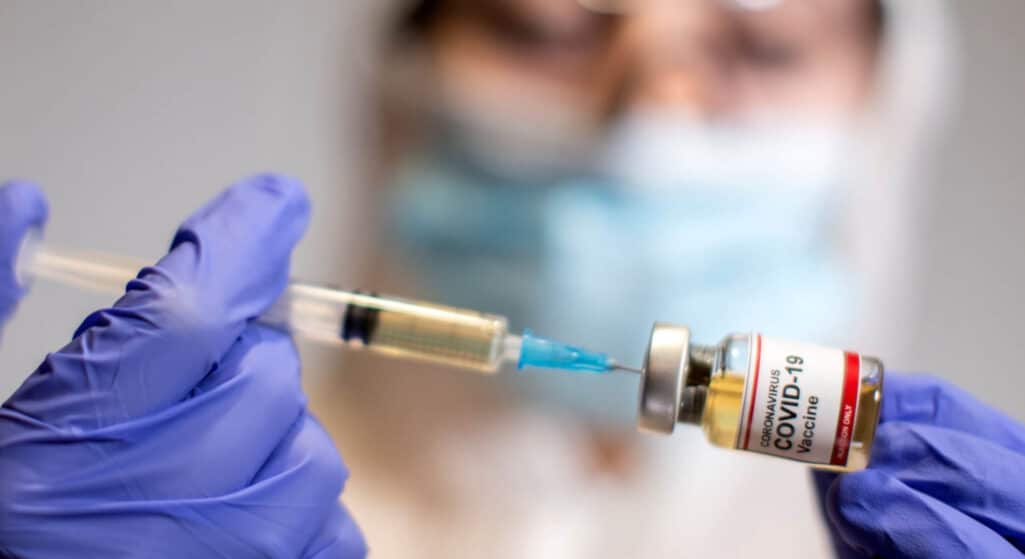 Αριθμός-ρεκόρ 60.000 ραντεβού περίπου έχουν κλειστεί από χθες το απόγευμα, που ανέβηκε η πλατφόρμα για τον προγραμματισμό των ραντεβού για τον εμβολιασμό στο emvolio. gov.gr.