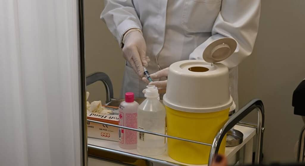 Τα τρία κέντρα εμβολιασμού βρίσκονται στο Κέντρο Υγείας Ιλίου και έχουν πλέον εξοπλιστεί ώστε να ξεκινήσει η διαδικασία του εμβολιασμού για τον κορωνοϊό