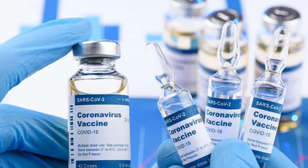 Επιταχύνονται οι διαδικασίες εμβολιασμού στη χώρα μας στην πιο κρίσιμη ίσως φάση της πανδημίας του κορωνοϊού, στα πρόθυρα του τρίτου κύματος.