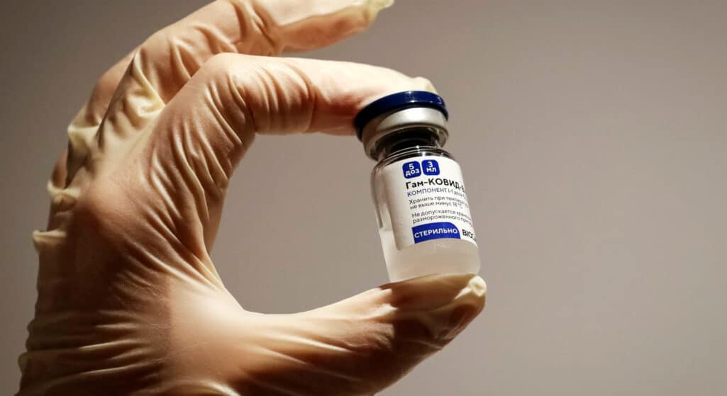 Δεν θα χρειαστούν περισσότερες από δέκα ημέρες για την παρασκευή εμβολίου κατά της παραλλαγής «Όμικρον», δήλωσε ο ακαδημαϊκός Αλεξάντρ Γκίντσμπουργκ, διευθυντής του Ερευνητικού Κέντρου Επιδημιολογίας και Μικροβιολογίας Γκαμαλέγια, που παράγει τα ρωσικά εμβόλια Sputnik V