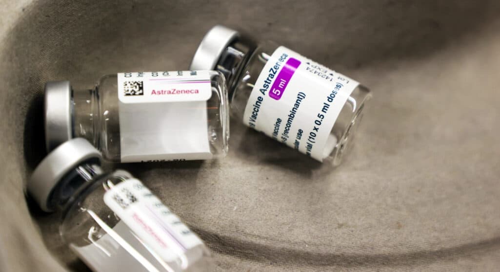 «Αλαλούμ» έχει προκληθεί στα φαρμακεία λόγω της μεγάλης κίνησης πολιτών, που ζητούν να τους αλλάξουν το προγραμματισμένο ραντεβού για εμβολιασμό.