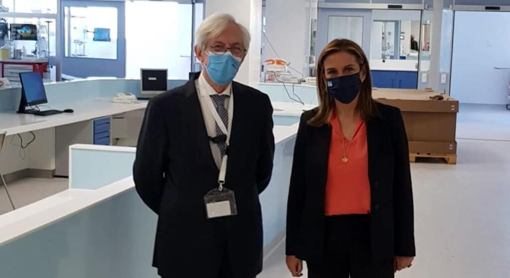 H Υφυπουργός Υγείας Ζωή Ράπτη επισκέφθηκε το Πανεπιστημιακό Γενικό Νοσοκομείο Ηρακλείου, όπου συναντήθηκε με την Διοικήτρια της 7ης Υ.Π.Ε. Λένα Μπορμπουδάκη, τον Διοικητή του Νοσοκομείου Γιώργο Χαλκιαδάκη