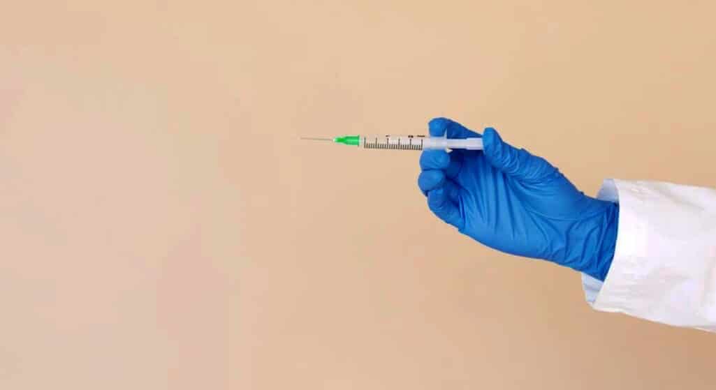 Στο Βενιζέλειο νοσοκομείο Ηρακλείου νοσηλεύεται μια γυναίκα, μετά τον εμβολιασμό της με το εμβόλιο της AstraΖeneca.