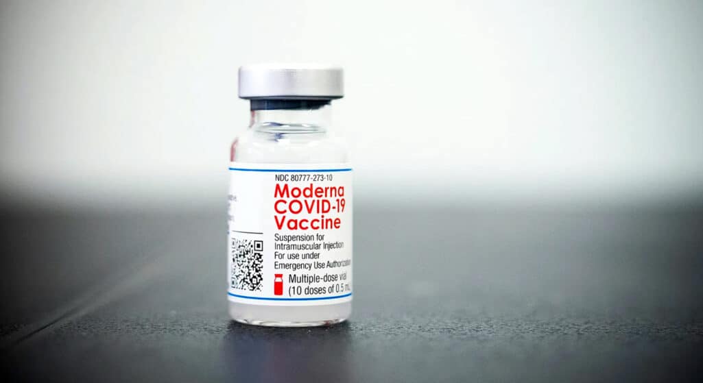 Διπλάσια αντισώματα φαίνεται να δημιουργεί το εμβόλιο της Moderna κατά του κορονοϊού σε σχέση με το αντίστοιχο των BioNTech/Pfizer, σύμφωνα με έρευνα μετά τη χορήγηση και των δύο σε Βέλγους υγειονομικούς.