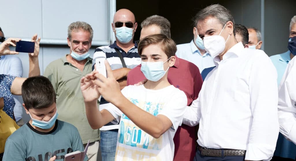 Ο πρωθυπουργός Κυριάκος Μητσοτάκης, κατά την περιοδεία του στη Μεσσηνία και σε συζήτηση με πολίτες, αναφέρθηκε στους εμβολιασμούς των παιδιών.