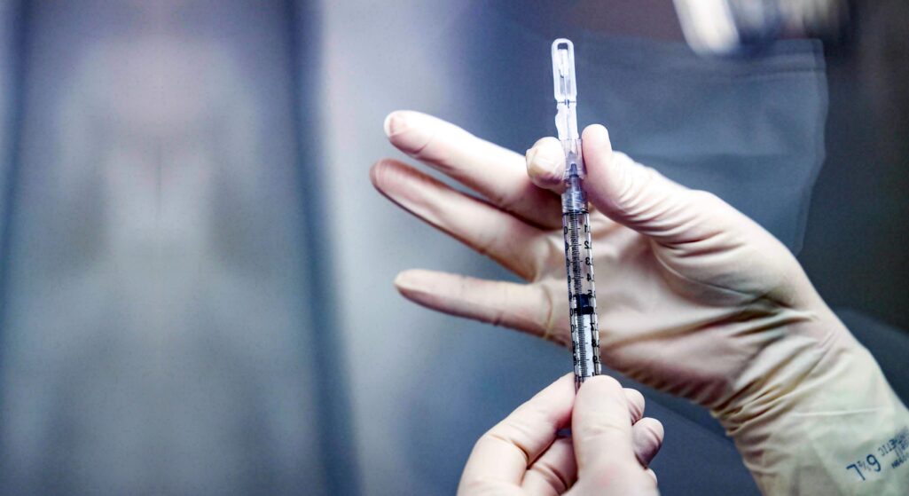 Την Παρασκευή 19 Νοεμβρίου ανοίγει επίσημα η πλατφόρμα για την 3η δόση του εμβολίου για τους ενήλικους πολίτες της χώρας μας, σύμφωνα με όσαν ανακοινώθηκαν στη διάρκεια της καθιερωμένης ενημέρωσης από το Υπουργείο Υγείας.