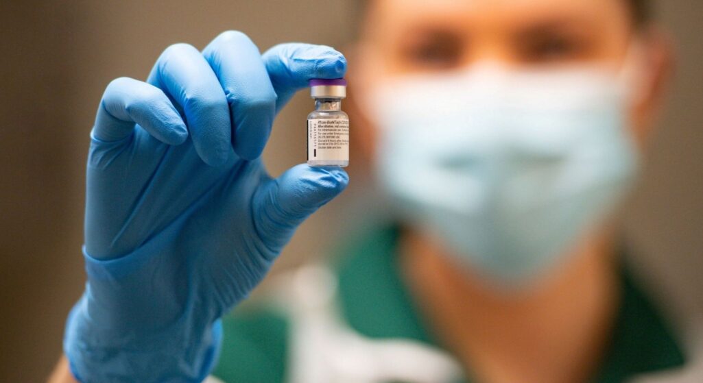 Ραγδαία αύξηση στον αριθμό των ραντεβού για εμβολιασμό 1ης δόσης από τους άνω των 60 ετών παρατηρείται ένα 24ωρο μετά την ανακοίνωση των νέων μέτρων